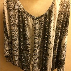 💥Buffalo Jeans Sheer Batwing Top💥