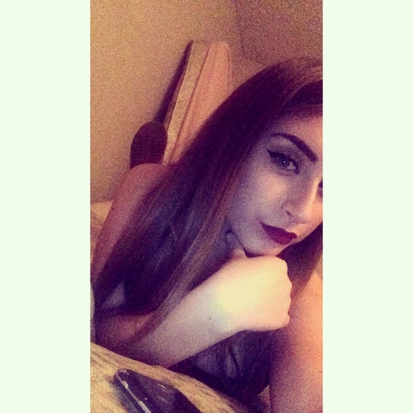 Meet your Posher, Karina - Picture 1 of 1