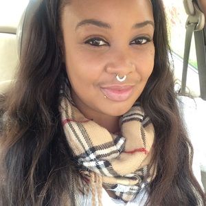 Meet your Posher, Oneeka