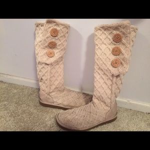 White Tall/Short Uggs