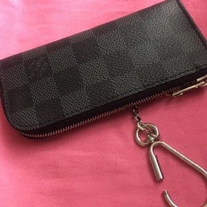 LV MENS SMALL LEATHER COIN/KEY POUCH. NO BOX
