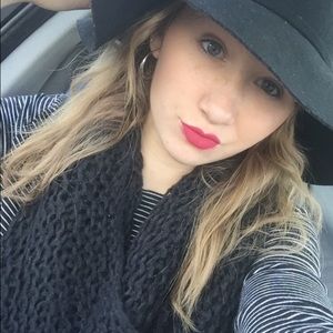 Meet your Posher, Eva