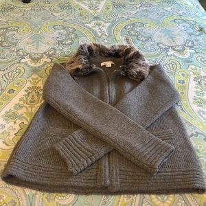 Grey sweater w/ detachable faux fur collar NWOT