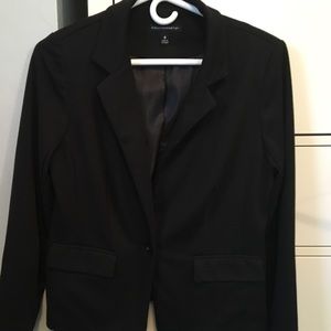 Black jacket perfect to work
