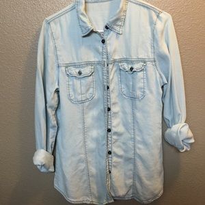 Adorable light colored denim button up