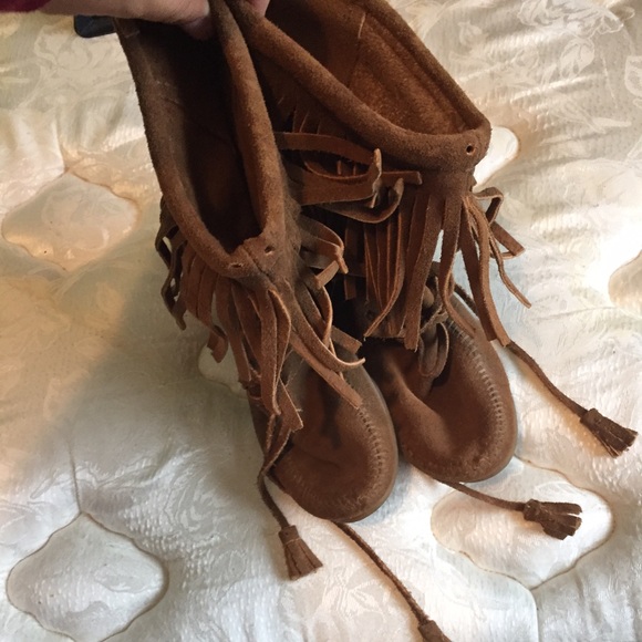 Minnetonka Shoes - Minnetonka fringe moccasin boots