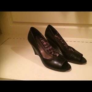 Bandolino open toe wedge pumps