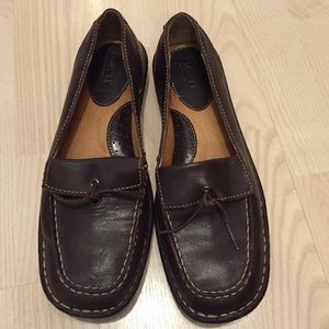 Born Size 8.5 brown leather loafers w/ tie detail