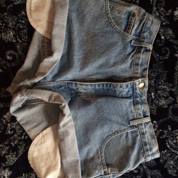 Super cute high waisted shorts 😊 (sold on Ⓜ️) - Picture 2 of 4