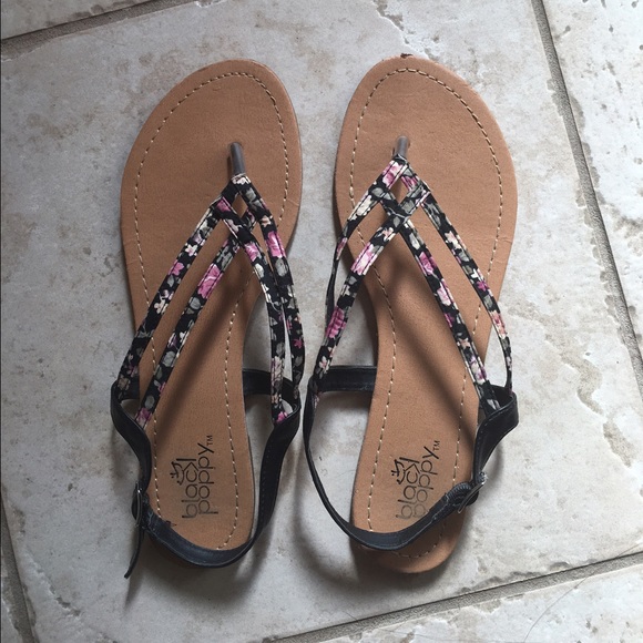 *SOLD* Black Poppy Sandals
