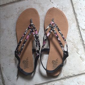 *SOLD* Black Poppy Sandals