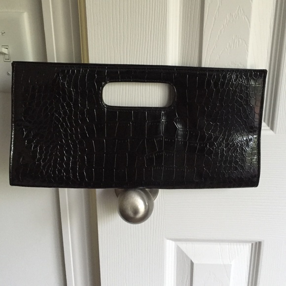 Forever 21 Handbags - Cute textured clutch!