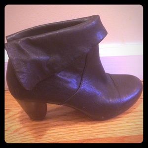 Frye Lisa Shortie size 7M