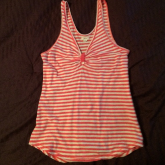 V-neck aerie tank - Picture 1 of 3
