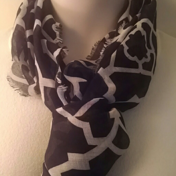 *HP Trends Party*   Charming Charlie Scarf - Picture 2 of 2