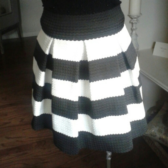Stripe black and white skirt