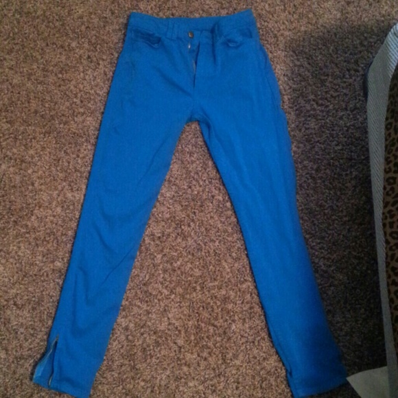 Dark turquoise colored skinny jeans