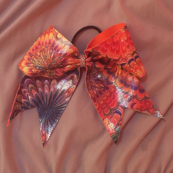 Cheer bow