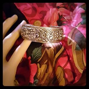 🌺SALE🌺Lovely 3D flower cuff Adjustable