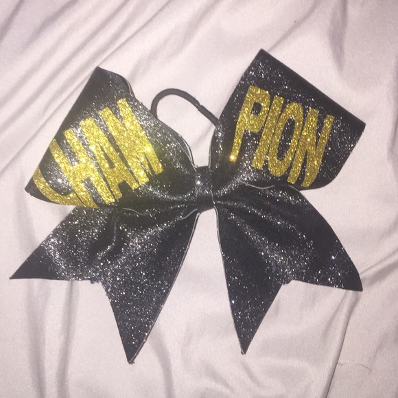 Cheer bow