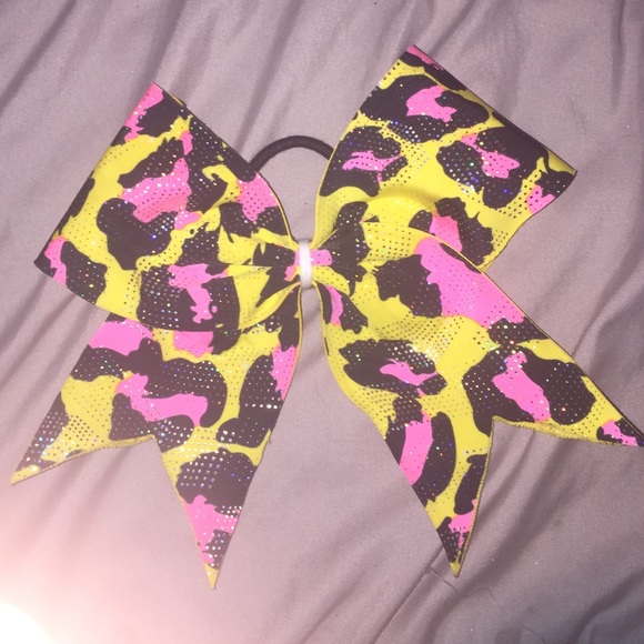 Cheer bow