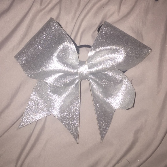 Cheer bow