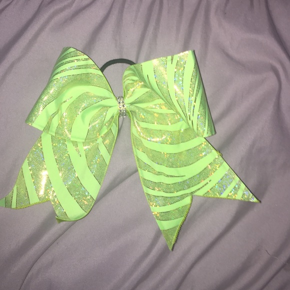Cheer bow