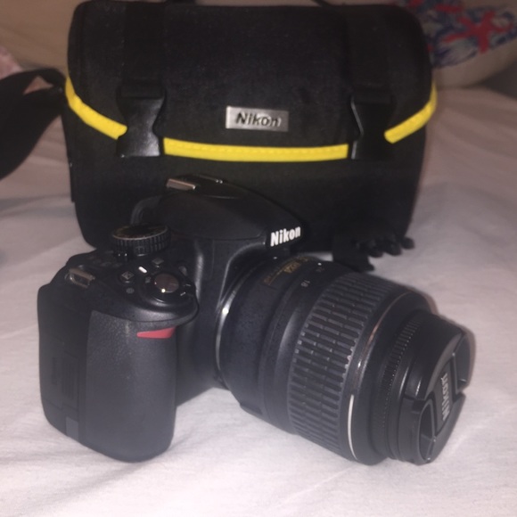 Nikon d3100 camera - Picture 1 of 3