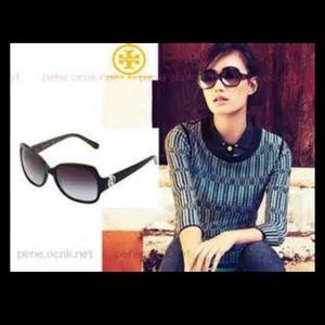 Tory burch !!