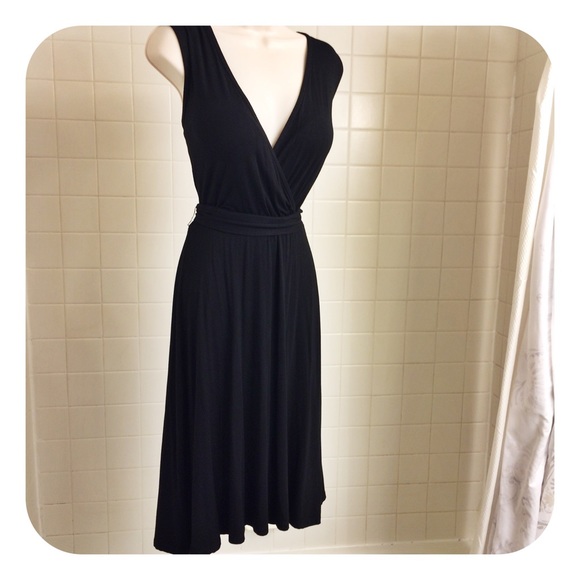 Chelsea and Theodore Dresses & Skirts - ❤️ Sleeveless Black Faux Wrap Dress with Sash❤️