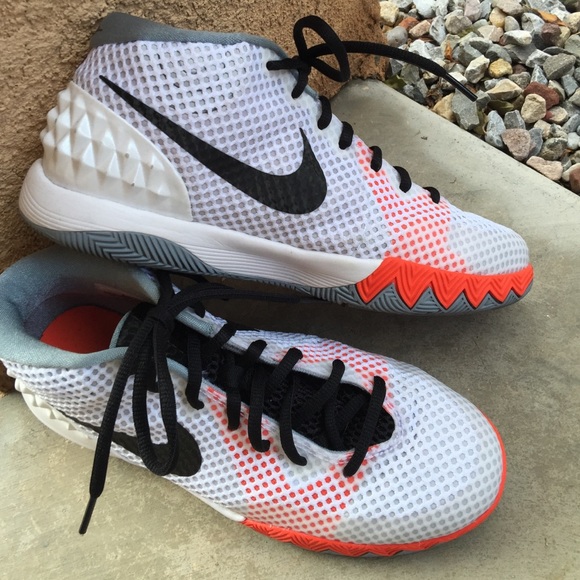 Nike Shoes - Nike Kyrie 1
