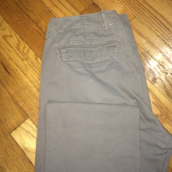 Levi Chinos