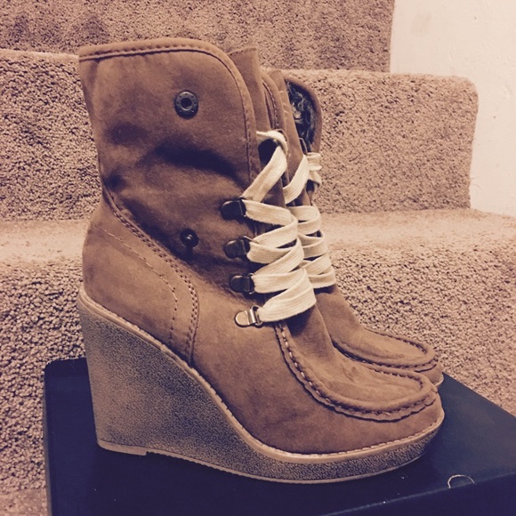 Shoes - Suede Wedge Boots - 7