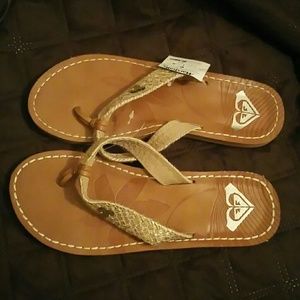 **SOLD**Roxy flips flops