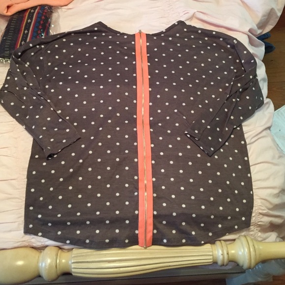 ❌ LAST CHANCE Polka dot zipper back top - Picture 1 of 2