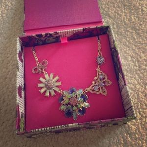 Betsey Johnson Floral Necklace Make a statement