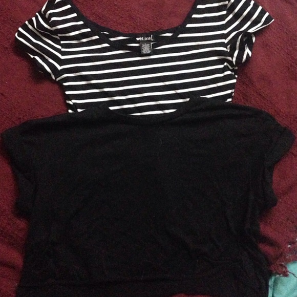 2 crop tops