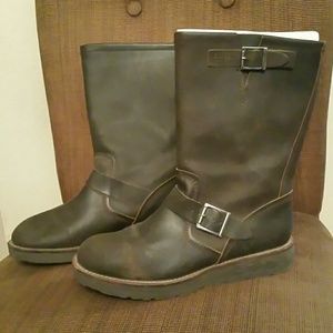 Boots from bakers!not apart of bundle discount.