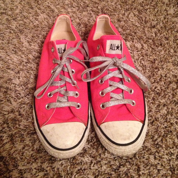Pink low top converse