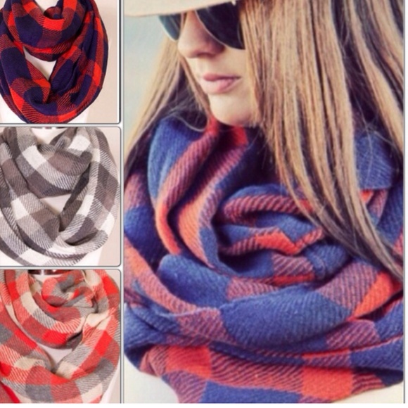 Accessories - Checkered Infinity Scarf