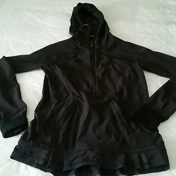 Lululemon lightweight pullover size 4