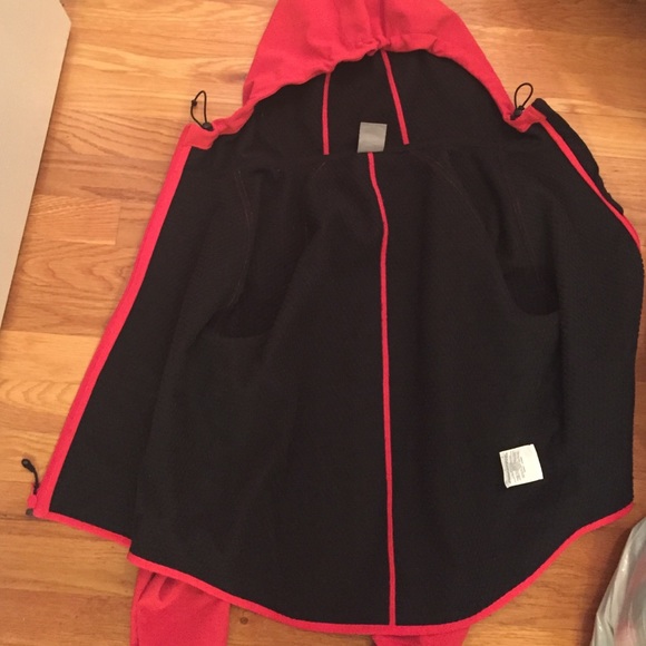 Nike Tech Fleece Cape - Picture 2 of 4