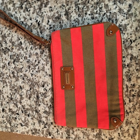 Express wristlet