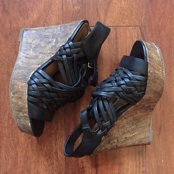 🎀 5in Black & Brown Wedges