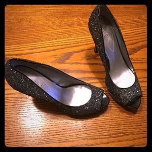 Guess glitter pumps!! ❤️