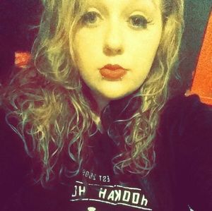 Meet your Posher, Danielle