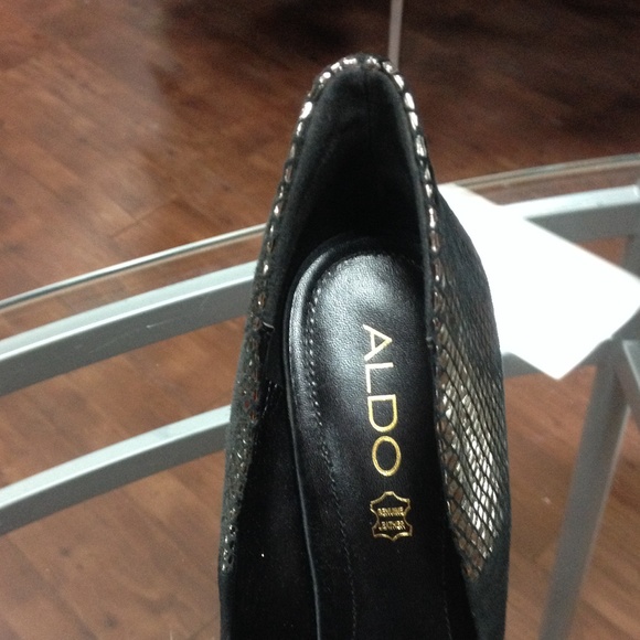 Shoe - Picture 2 of 4