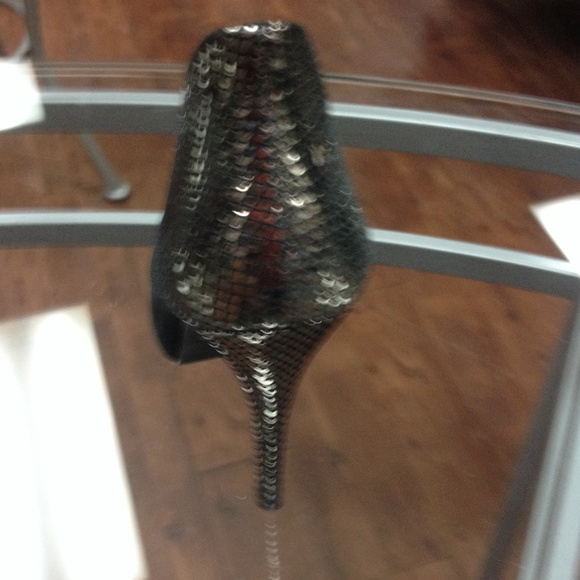 Shoe - Picture 3 of 4