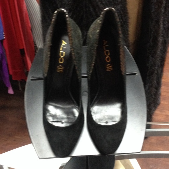 Shoe - Picture 4 of 4