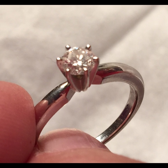 Tiffany & Co engagement ring - Picture 3 of 4